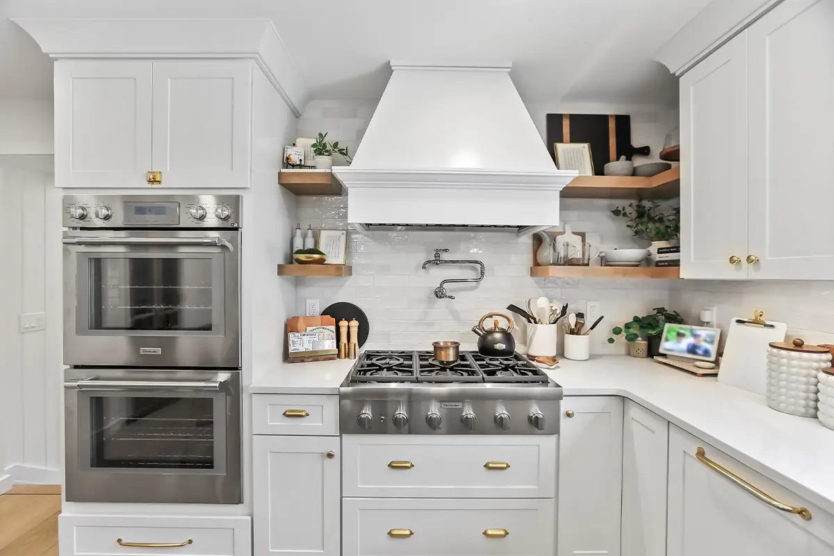 Custom kitchen cabinetry by Verde Cabinet Studio (2)