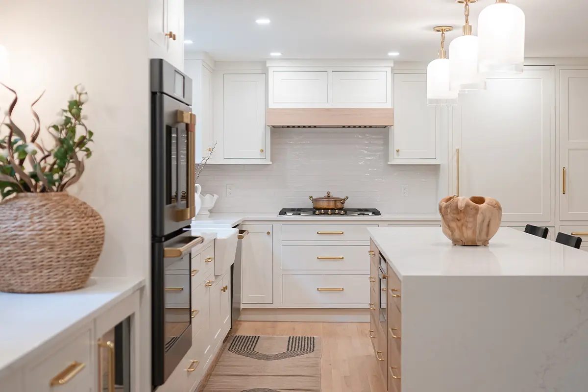 Custom kitchen cabinetry by Verde Cabinet Studio (7)