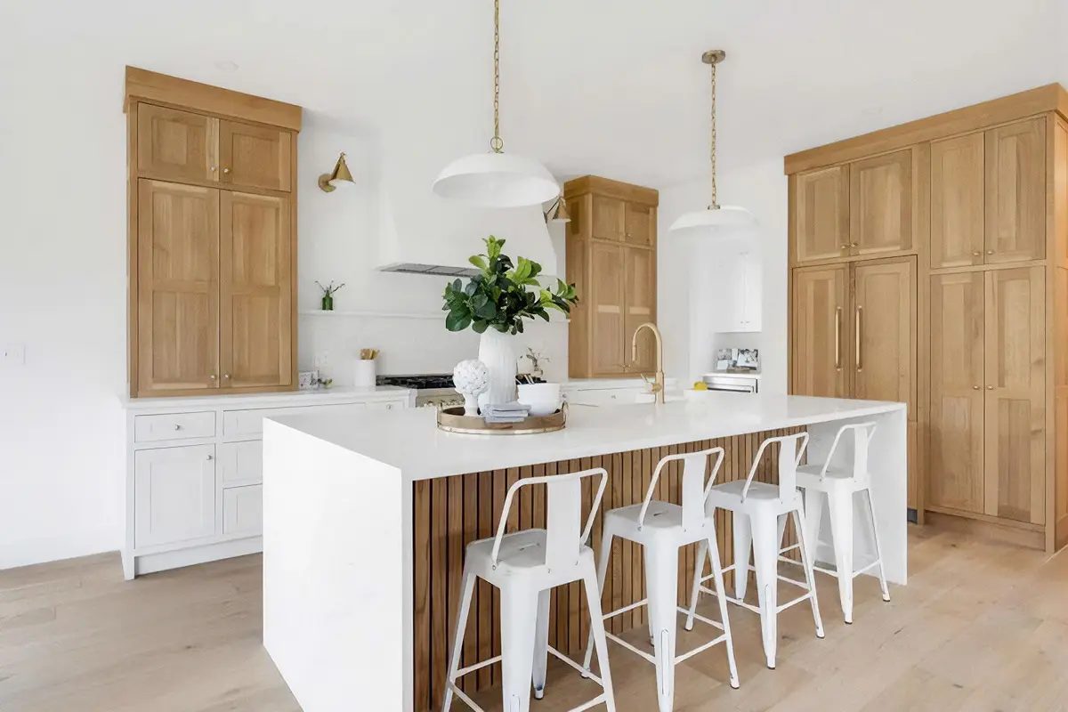 Custom kitchen cabinetry by Verde Cabinet Studio (9)