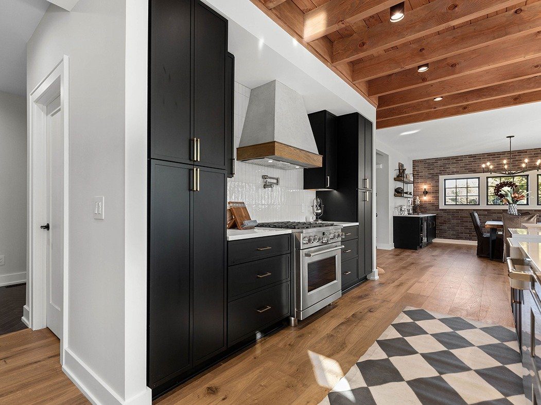 Custom kitchen cabinetry by Verde Cabinet Studio (10)