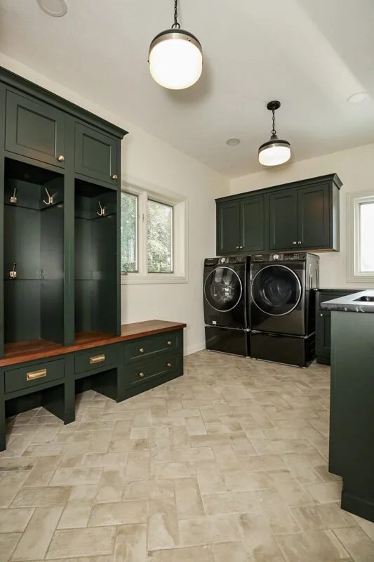 Custom living room built-in cabinetry by Verde Cabinet Studio (9)